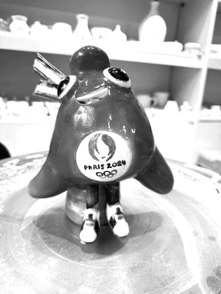 王令涛创作的陶塑版“弗里热”受访者供图